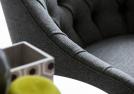 Sillón tapizado Emilia con relleno: respaldo y cojín de asiento de espuma de poliuretano de densidad diferenciada